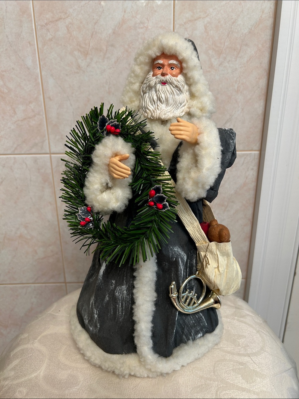Classic Gray Santa Figurine with Green Wreath - Holiday Home Décor